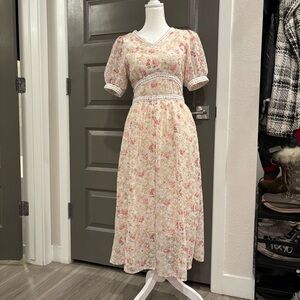 Ivy City Co. Essie floral dress.